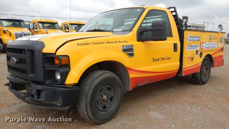 image for item GK9194 2009 Ford F250 Super Duty  utility bed pickup truck