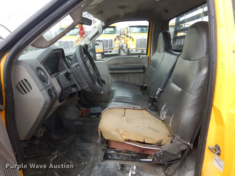 image for item GK9194 2009 Ford F250 Super Duty  utility bed pickup truck