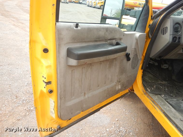 image for item GK9194 2009 Ford F250 Super Duty  utility bed pickup truck