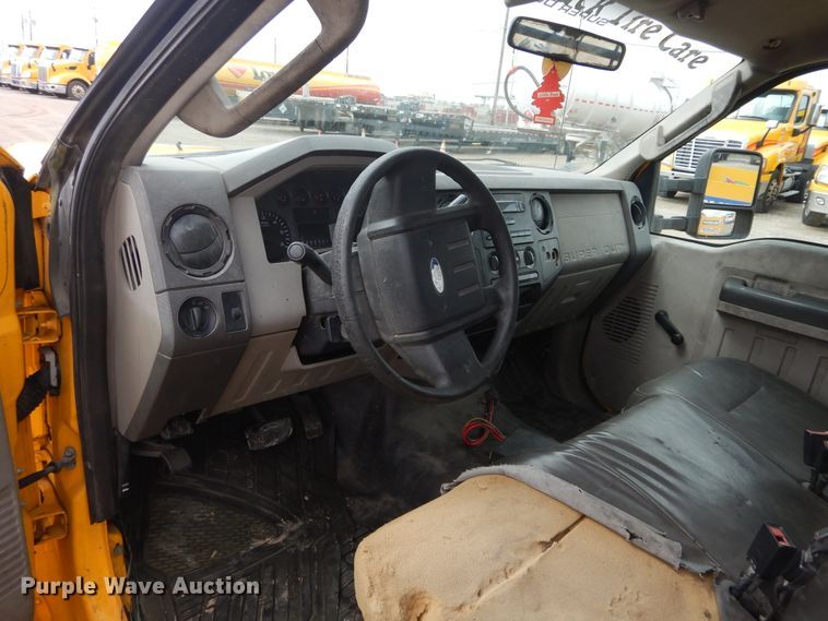 image for item GK9194 2009 Ford F250 Super Duty  utility bed pickup truck