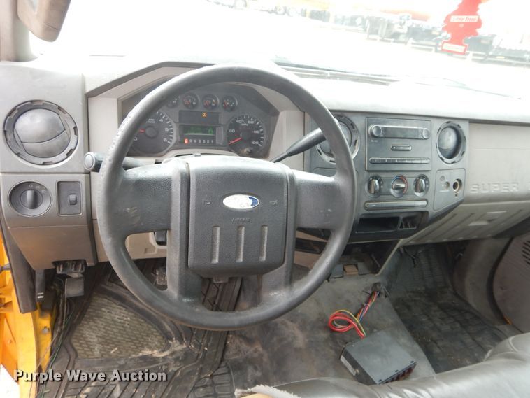 image for item GK9194 2009 Ford F250 Super Duty  utility bed pickup truck