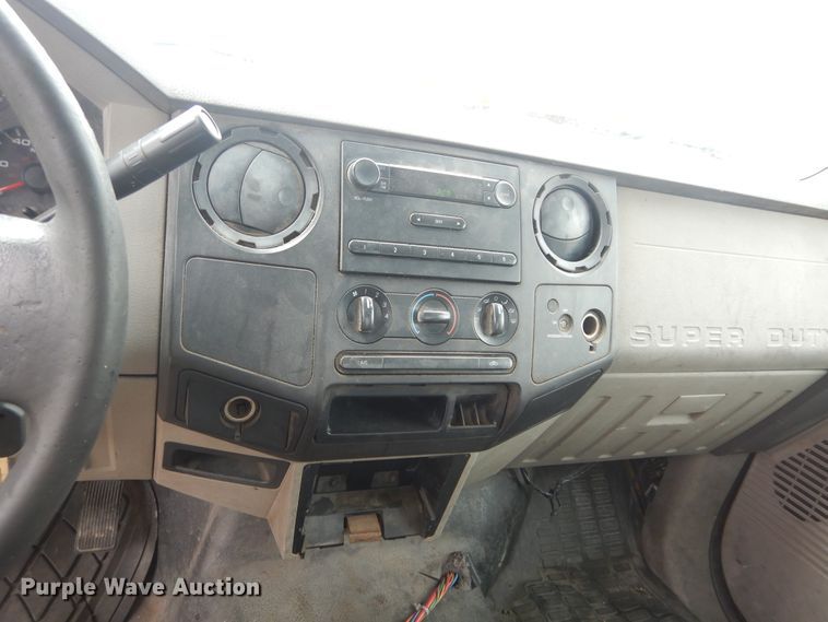 image for item GK9194 2009 Ford F250 Super Duty  utility bed pickup truck