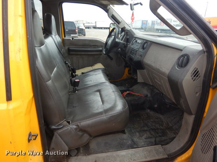 image for item GK9194 2009 Ford F250 Super Duty  utility bed pickup truck