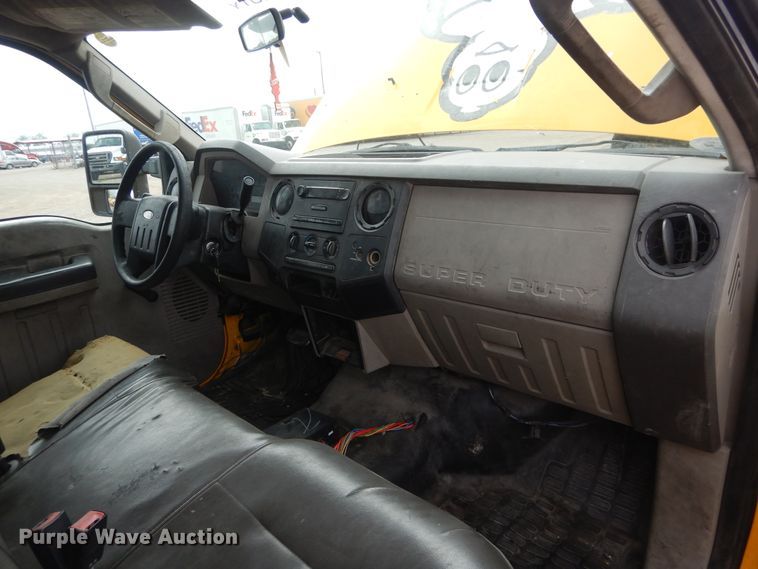 image for item GK9194 2009 Ford F250 Super Duty  utility bed pickup truck