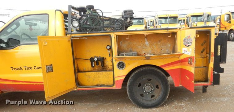 image for item GK9194 2009 Ford F250 Super Duty  utility bed pickup truck