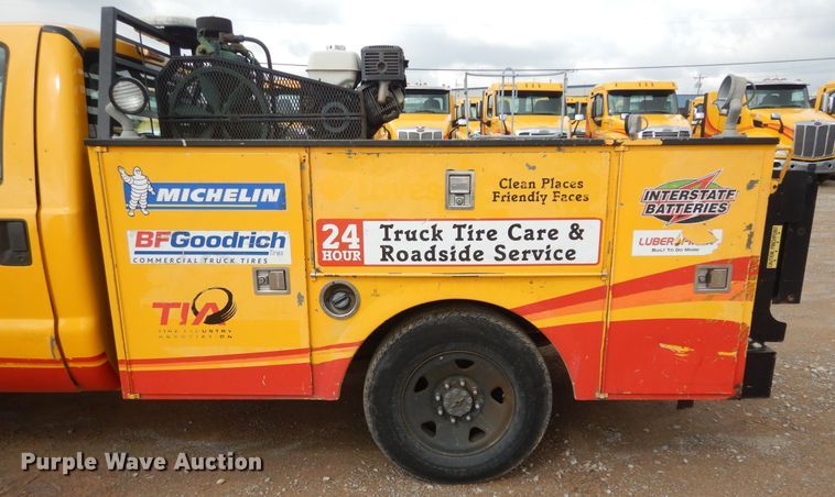 image for item GK9194 2009 Ford F250 Super Duty  utility bed pickup truck