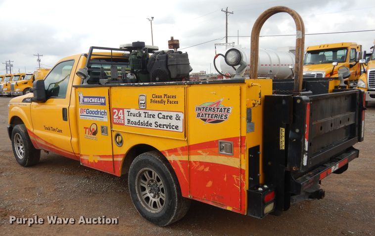 image for item GK9195 2011 Ford F250 Super Duty  utility bed pickup truck