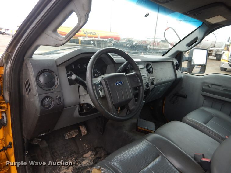 image for item GK9195 2011 Ford F250 Super Duty  utility bed pickup truck