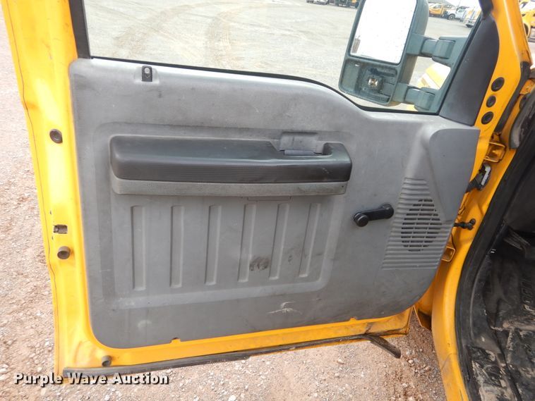 image for item GK9195 2011 Ford F250 Super Duty  utility bed pickup truck