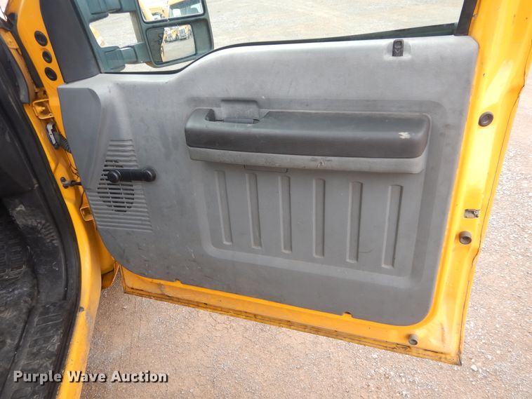 image for item GK9195 2011 Ford F250 Super Duty  utility bed pickup truck