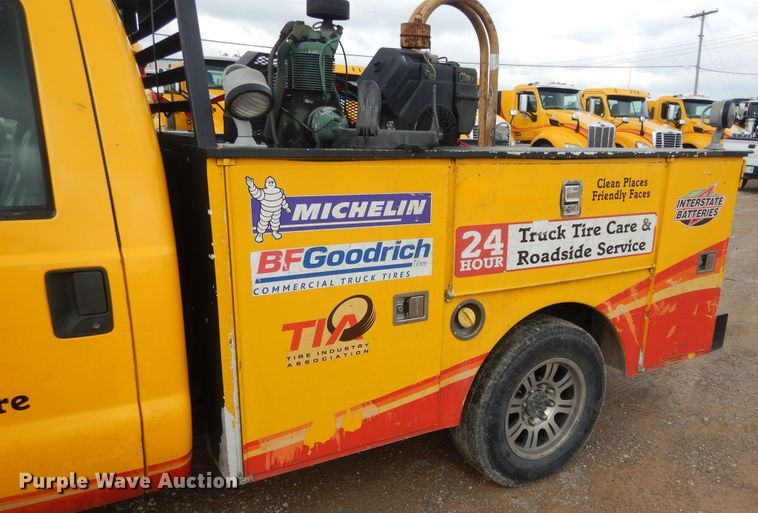 image for item GK9195 2011 Ford F250 Super Duty  utility bed pickup truck