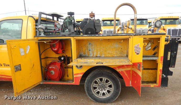 image for item GK9195 2011 Ford F250 Super Duty  utility bed pickup truck