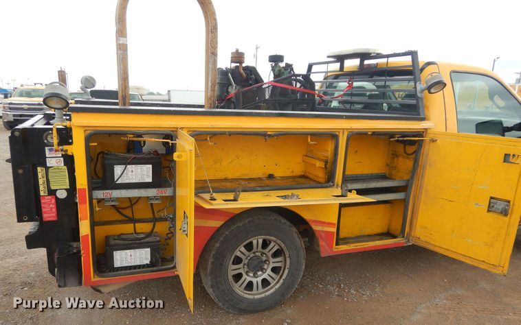 image for item GK9195 2011 Ford F250 Super Duty  utility bed pickup truck