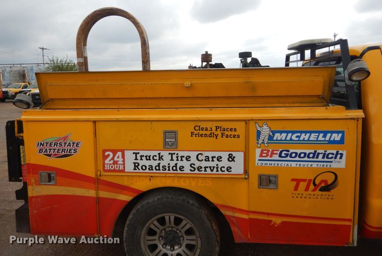 image for item GK9195 2011 Ford F250 Super Duty  utility bed pickup truck