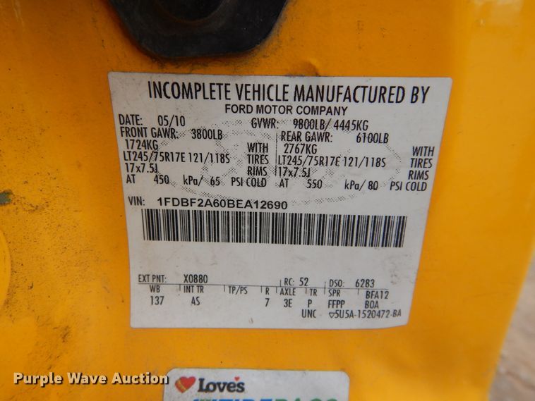 image for item GK9195 2011 Ford F250 Super Duty  utility bed pickup truck