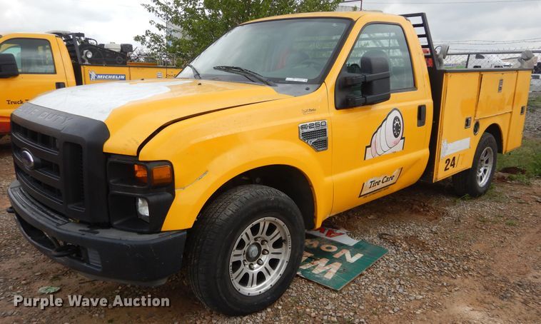 image for item GK9197 2009 Ford F250 Super Duty  utility bed pickup truck