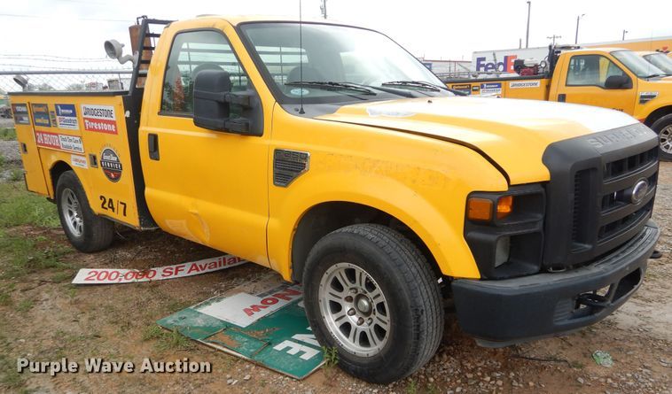 image for item GK9197 2009 Ford F250 Super Duty  utility bed pickup truck