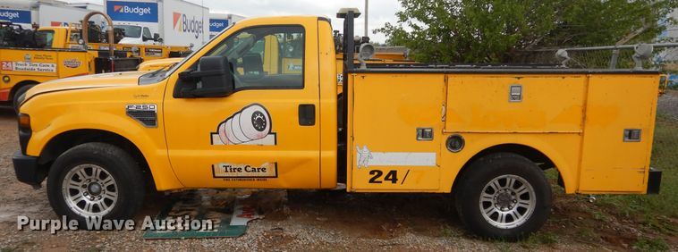 image for item GK9197 2009 Ford F250 Super Duty  utility bed pickup truck