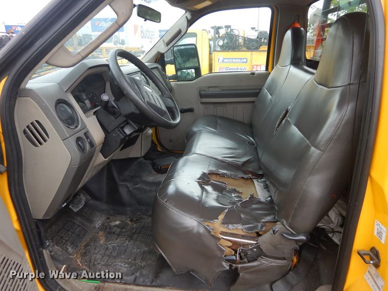 image for item GK9197 2009 Ford F250 Super Duty  utility bed pickup truck