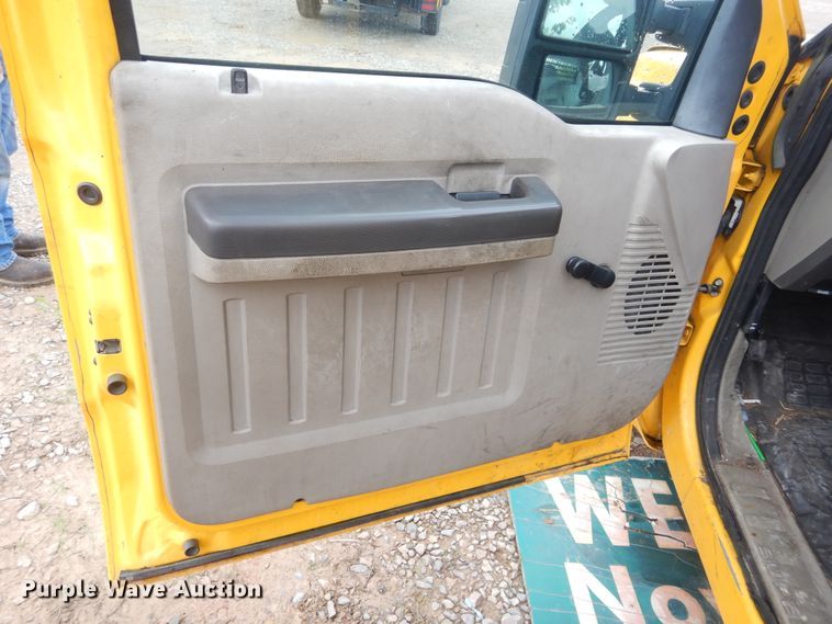 image for item GK9197 2009 Ford F250 Super Duty  utility bed pickup truck