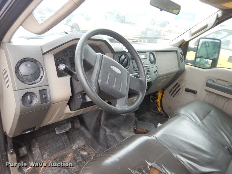 image for item GK9197 2009 Ford F250 Super Duty  utility bed pickup truck