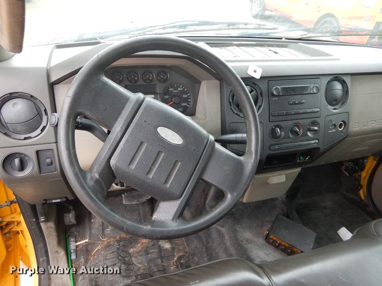 image for item GK9197 2009 Ford F250 Super Duty  utility bed pickup truck