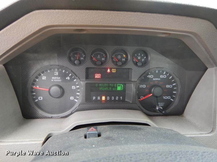 image for item GK9197 2009 Ford F250 Super Duty  utility bed pickup truck