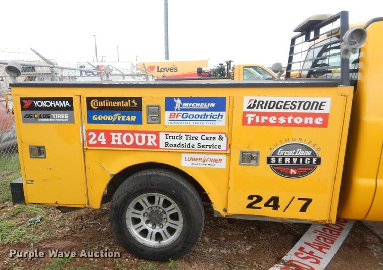 image for item GK9197 2009 Ford F250 Super Duty  utility bed pickup truck