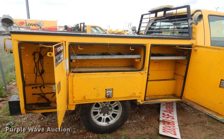 image for item GK9197 2009 Ford F250 Super Duty  utility bed pickup truck