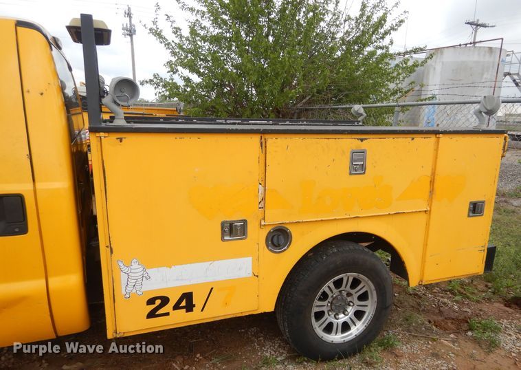 image for item GK9197 2009 Ford F250 Super Duty  utility bed pickup truck