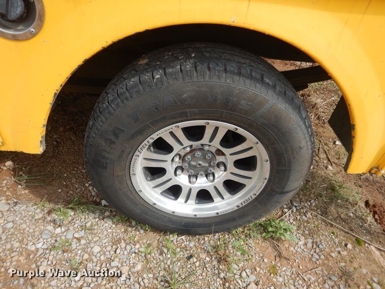 image for item GK9197 2009 Ford F250 Super Duty  utility bed pickup truck