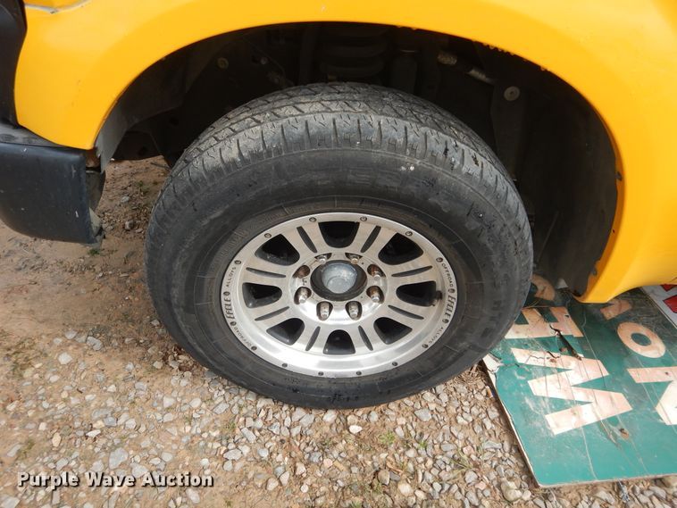 image for item GK9197 2009 Ford F250 Super Duty  utility bed pickup truck