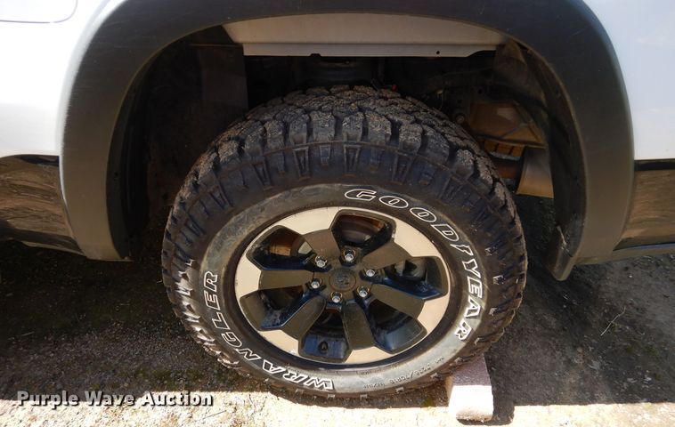 image for item GK9210 2019 Dodge Ram 1500  Crew Cab pickup truck