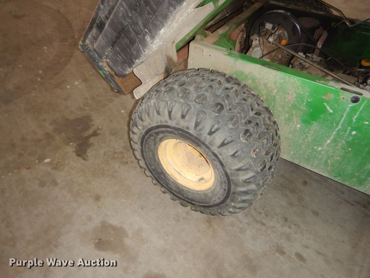 image for item GN9216 2000 John Deere Gator utility vehicle