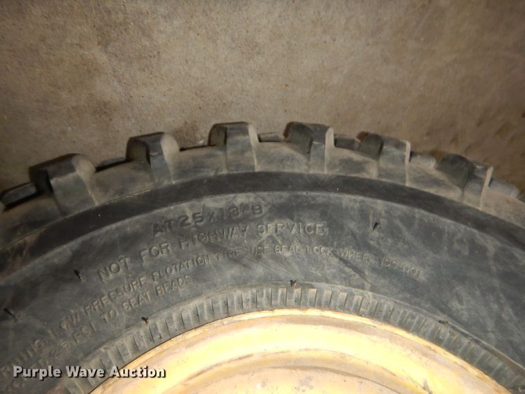 image for item GN9216 2000 John Deere Gator utility vehicle