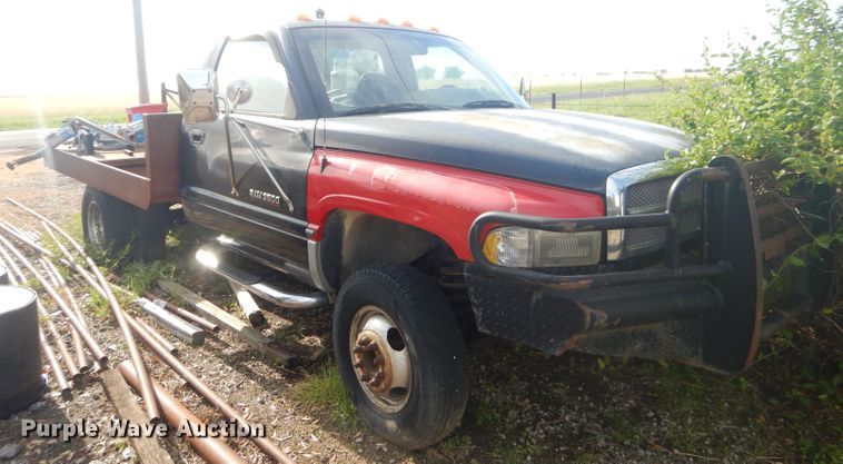 image for item GN9254 1999 Dodge Ram 3500 Laramie  flatbed pickup truck