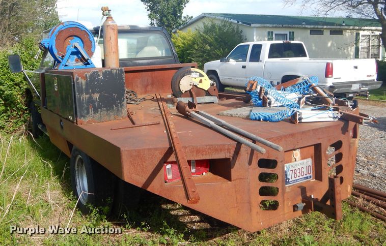 image for item GN9254 1999 Dodge Ram 3500 Laramie  flatbed pickup truck