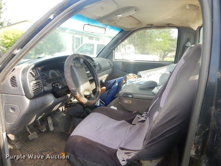 image for item GN9254 1999 Dodge Ram 3500 Laramie  flatbed pickup truck