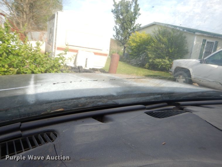 image for item GN9254 1999 Dodge Ram 3500 Laramie  flatbed pickup truck