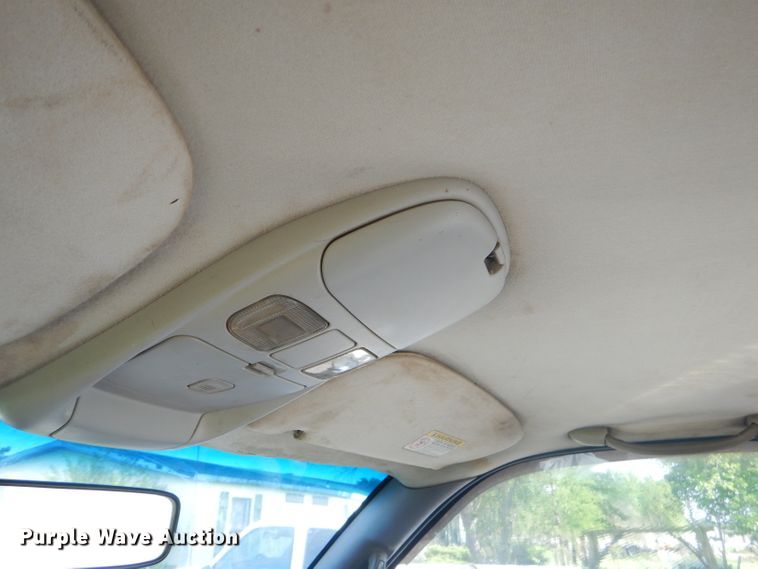 image for item GN9254 1999 Dodge Ram 3500 Laramie  flatbed pickup truck