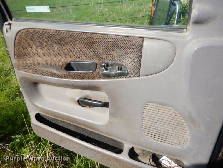 image for item GN9254 1999 Dodge Ram 3500 Laramie  flatbed pickup truck