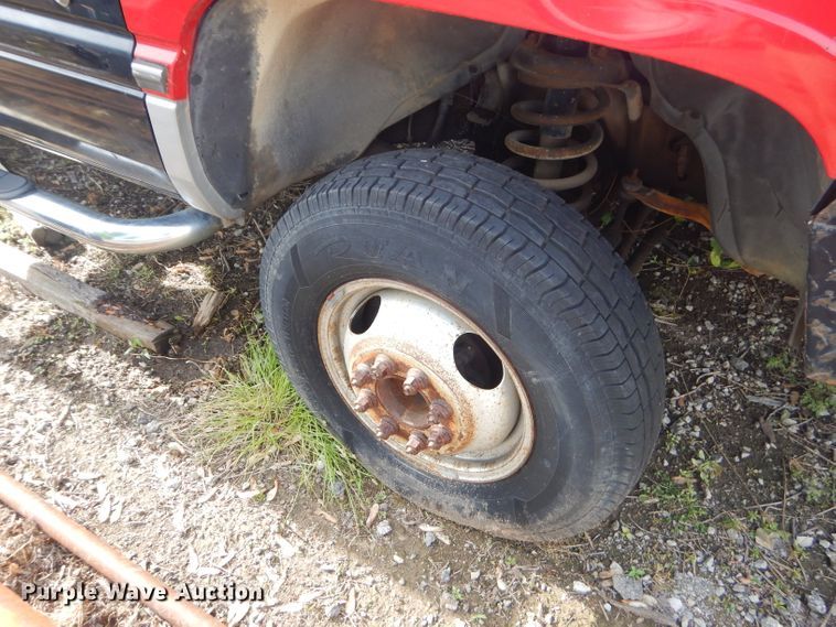 image for item GN9254 1999 Dodge Ram 3500 Laramie  flatbed pickup truck