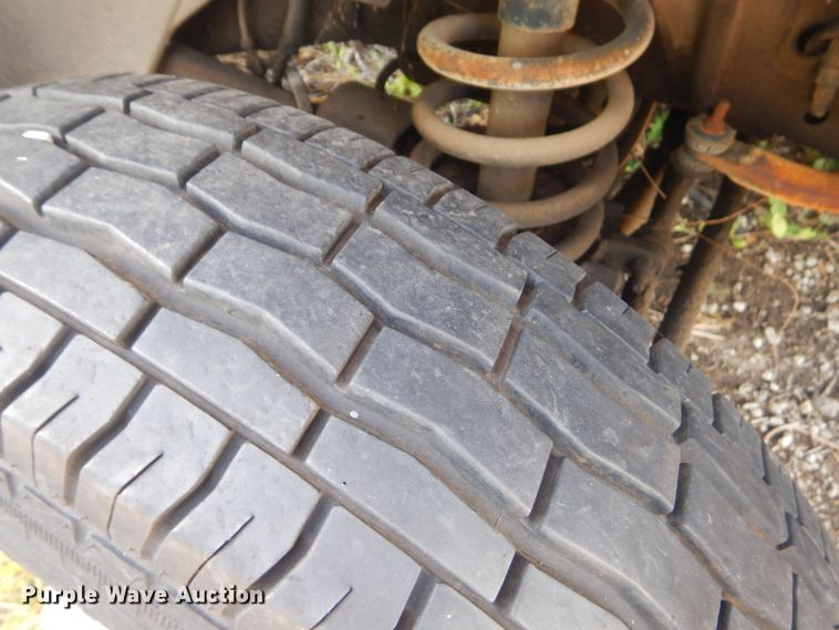 image for item GN9254 1999 Dodge Ram 3500 Laramie  flatbed pickup truck