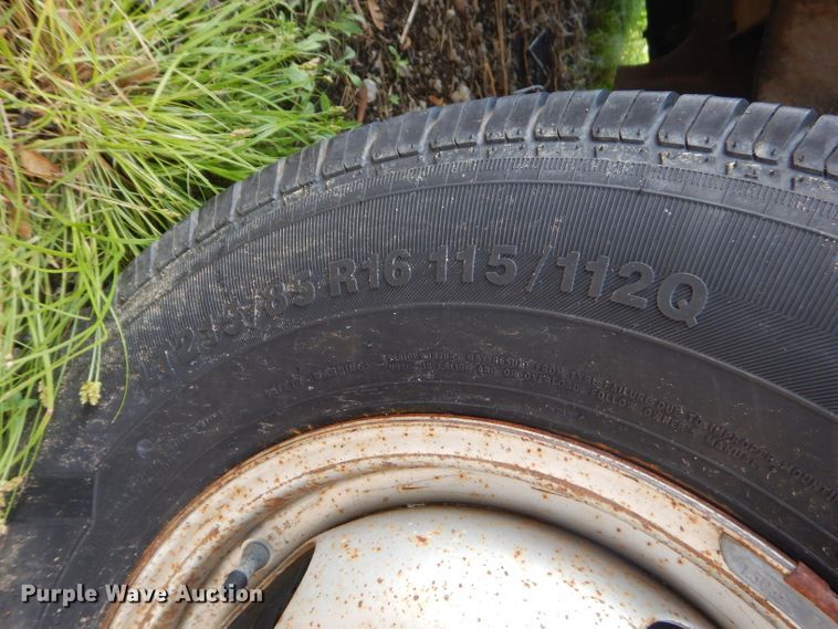 image for item GN9254 1999 Dodge Ram 3500 Laramie  flatbed pickup truck