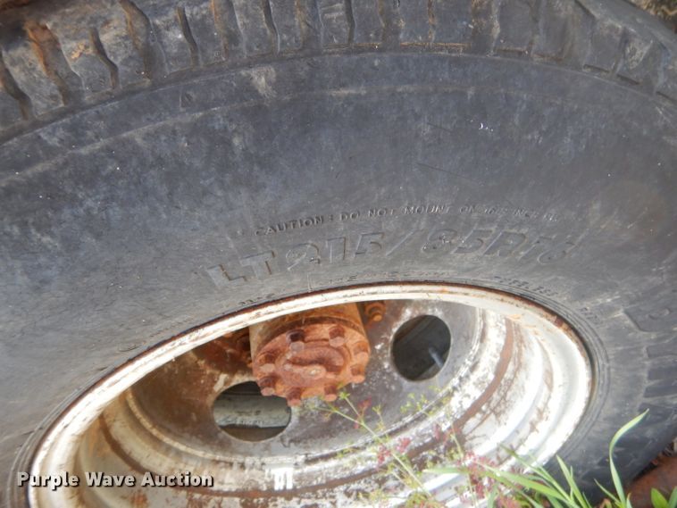 image for item GN9254 1999 Dodge Ram 3500 Laramie  flatbed pickup truck