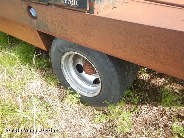 image for item GN9254 1999 Dodge Ram 3500 Laramie  flatbed pickup truck