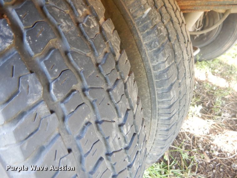 image for item GN9254 1999 Dodge Ram 3500 Laramie  flatbed pickup truck