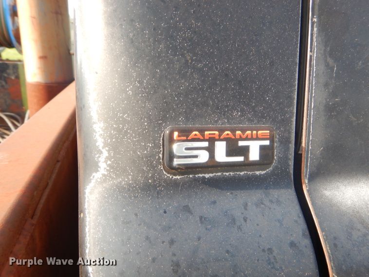 image for item GN9254 1999 Dodge Ram 3500 Laramie  flatbed pickup truck