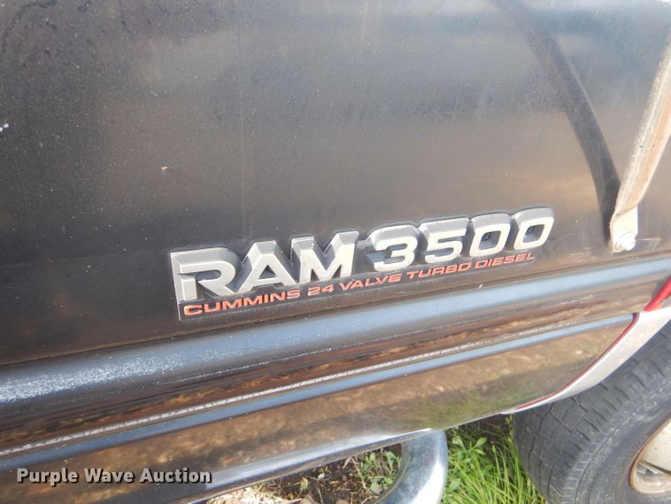 image for item GN9254 1999 Dodge Ram 3500 Laramie  flatbed pickup truck