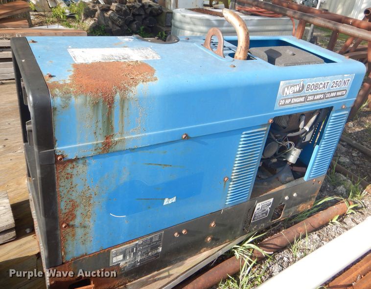 image for item GN9254 1999 Dodge Ram 3500 Laramie  flatbed pickup truck